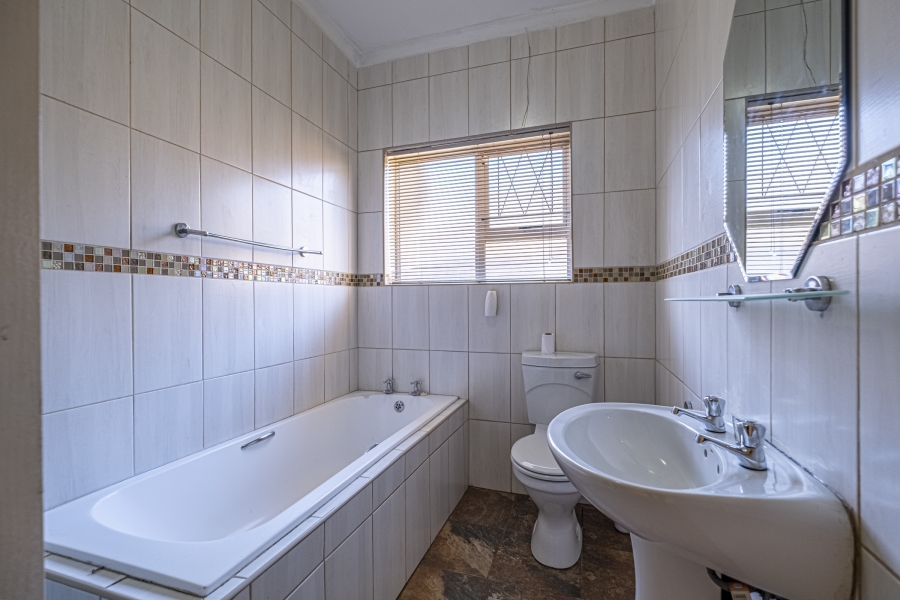 3 Bedroom Property for Sale in Summerstrand Eastern Cape